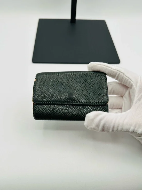 Louis Vuitton Taiga Key / Card Holder - Picture 5 of 11